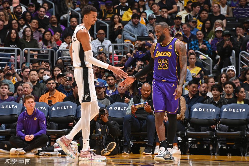 诺伊尔踢前 诺伊尔踢前