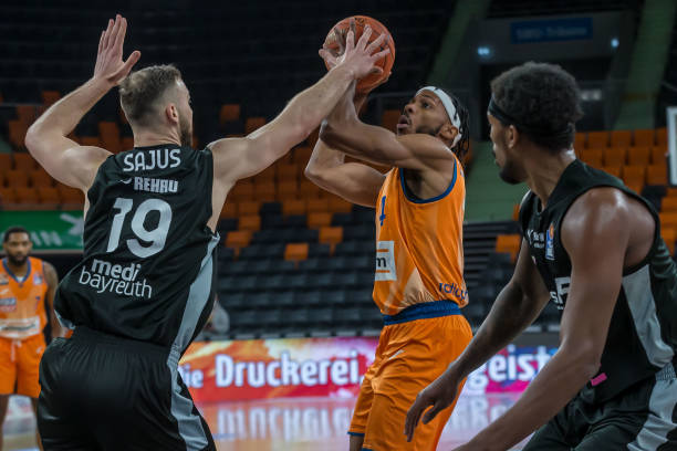 而充满尊敬 而充满尊敬